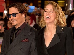Begini Cara Johnny Depp Tepis Kabar Miring Pertunangan dengan Amber Heard