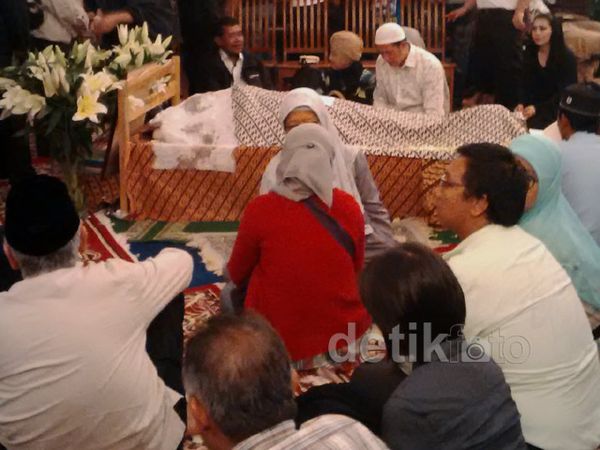 Pengusaha Bob Sadino Tutup Usia