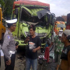 Bus Sinar Mandiri Vs Truk, 11 Penumpang Luka