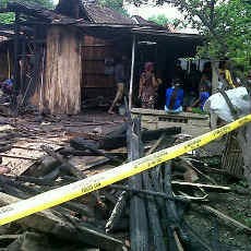 Empat Rumah Hangus, Empat Warga Dilarikan ke Puskesmas