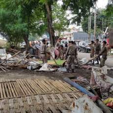 Satpol PP Tebas Dagangan PKL di Jalan Nias