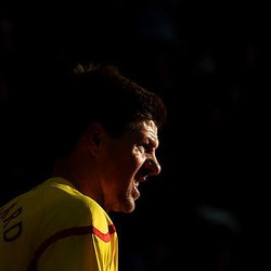 Gerrard Tak Akan Terganggu Olok-olok Suporter Chelsea