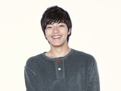 Tak Mau Kecanduan Gadget, Yeo Jin Goo Pilih Pakai Ponsel Jadul