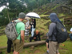 Batu Gamelan, Yang Aneh & Unik di Gunung Padang
