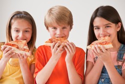 Hati-hati, Konsumsi Pizza Bisa Tambah Asupan Kalori, Lemak, dan Garam Berlebih pada Anak