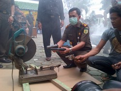 Cegah Penyalahgunaan, Kejari Semarang Bakar Narkoba dan Potong Senpi