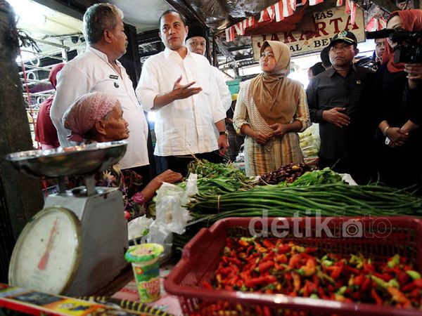 Menteri Marwan Blusukan ke Karawang