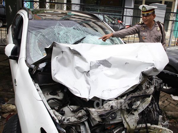 Ini Penampakan Outlander Tabrakan Maut