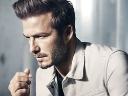 Foto: Tampannya David Beckham Kembali Tampil Sebagai Model Iklan Fashion
