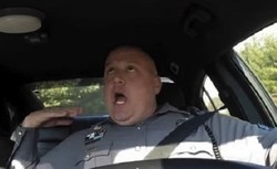 Aksi Kocak Polisi Gendut Tirukan Lagu Taylor Swift