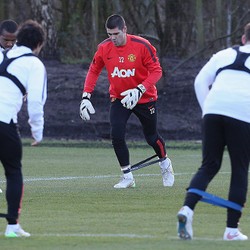 Valdes Ditanyai Pemain-pemain MU Soal Barca