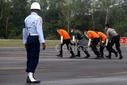 Enam Jenazah yang Ditemukan di Main Body QZ8501 Tiba di Pangkalan Bun