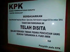 Malam Hari, Rumah Fuad Amin di Bali Dipasang Plakat Disita oleh KPK