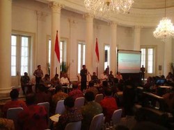 Tjahjo Umumkan Pilkada Langsung, 101 Bupati di Istana Bogor Tepuk Tangan