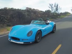 Pria Ini Desain dan Buat Sendiri Mobil Supernya