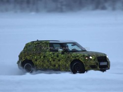 MINI Countryman Model Terbaru Ngedrift di Danau Beku