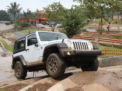 Mandi Lumpur Bareng Jeep Wrangler Rubicon 3.0L 2015