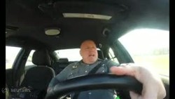 Heboh Polisi Tiru Gaya Seksi Taylor Swift