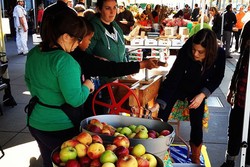 Belanja Camilan? Ini 6 Pasar Makanan Terbaik di Dunia