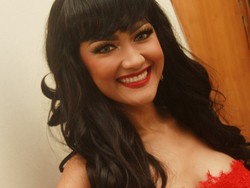 Julia Perez Rangkum Perjalanan Penyembuhan Kanker di Lagu Lonely