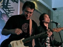 Saat Ditangkap, Ari Padi Seorang Diri di Studio Musik