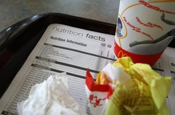 Wanita dan Pelanggan Berkantong Tebal Paling Banyak Gunakan Informasi Kalori di Restoran