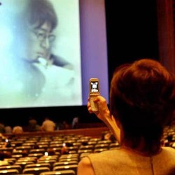 Microsoft Patenkan Cara Bungkam Ponsel di Bioskop