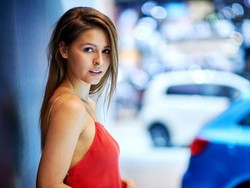 Si Cantik di Pameran Mobil Brussel