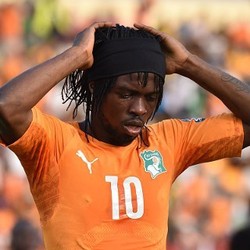 Tampar Pemain Guinea, Gervinho Diskors Dua Pertandingan
