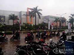 Ini Penampakan Banjir di Sekitar Mal Kelapa Gading