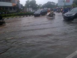 Hujan Masih Turun, Titik Lokasi Banjir di Kelapa Gading Belum Surut