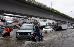 Hujan Deras, Sejumlah Kawasan di Jakarta Tergenang