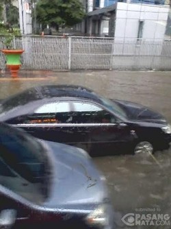 Banjir, Sejumlah Ruas Jalan di Jakarta Tak Bisa Dilalui