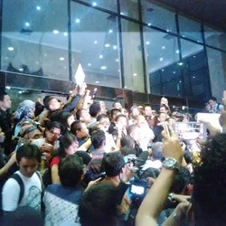 Massa Pro-KPK Tuntut Polri Bebaskan BW Paling Lambat Pukul 21.00 WIB