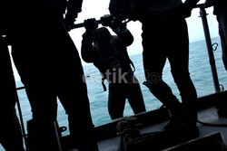 Siang ini 6 Jenazah Dievakuasi ke KRI Banda Aceh, Evakuasi Berlanjut