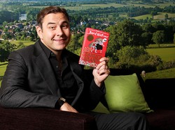 Wow! Penulis Ini Promosi Buku Pakai Helikopter