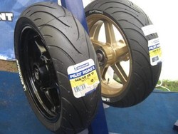 3 Keuntungan Motor Pakai Ban Radial