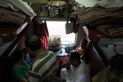 Kereta di India Punya Tempat Tidur Sampai Tiga Tingkat!