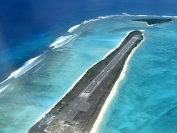 Ngeri! Landasan Bandara Ini Ada di Tengah Samudera Hindia
