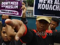 Aksi Kecam Charlie Hebdo di Kedubes Prancis
