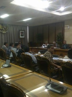 Sambil Nunjuk-nunjuk, Menteri Susi Jelaskan Larangan Ekspor Bibit Lobster