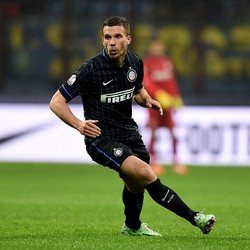 Mau Terus di Inter, Podolski?