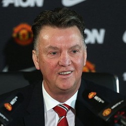 Formasi 4-4-2 Bikin Van Gaal Tak Bisa Duduk Nyaman di Bangku Cadangan