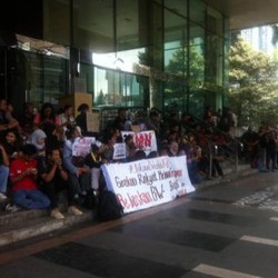KPK Didatangi Puluhan Orang, Teriakkan Dukungan ke BW