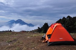 Pagi yang Romantis di Gunung Prau, Dieng