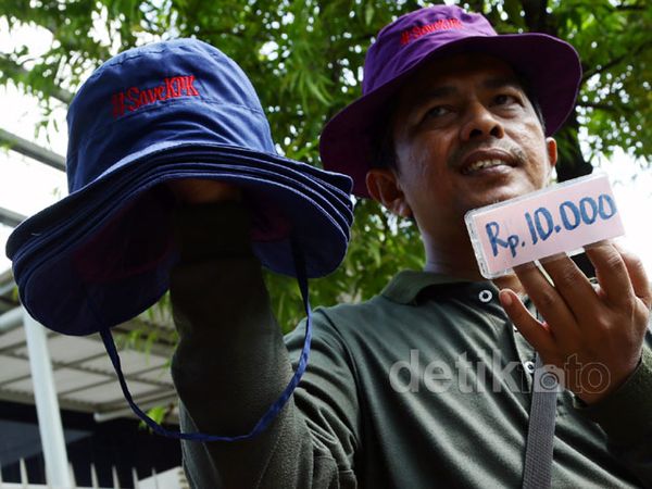 Topi Save KPK Laris Manis