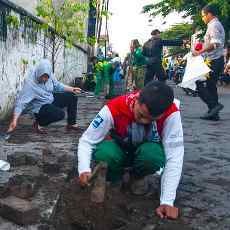 Pemkot Surabaya Imbau Pabrik dan Pergudangan Tanam Pohon