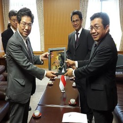 OJK Jalin Kerja Sama dengan Otoritas Lembaga Keuangan Jepang