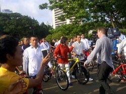 Gowes di CFD Lewati Aksi #SaveKPK, Jokowi Cuma Menoleh Tak Berhenti