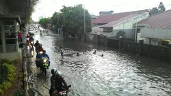 Hujan Deras, Perempatan Matraman Tergenang